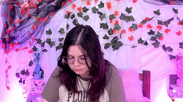 Snapshot of Mey_moon chatting on 02.06.25 Mey moon online show from 02.06.25