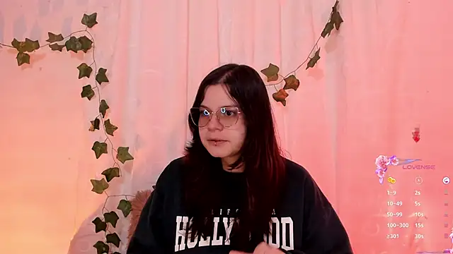 Snapshot of Mey_moon chatting on 03.18.25 Mey moon online show from 03.18.25