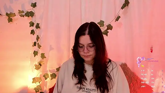 Snapshot of Mey_moon chatting on 03.20.25 Mey moon online show from 03.20.25