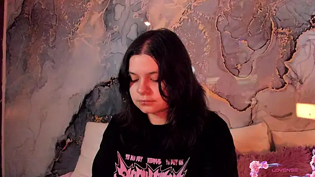 Snapshot of Mey_moon chatting on 11.16.25 Mey moon online show from 11.16.25