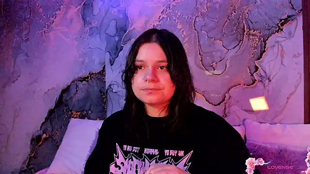 Snapshot of Mey_moon chatting on 11.20.25 Mey moon online show from 11.20.25