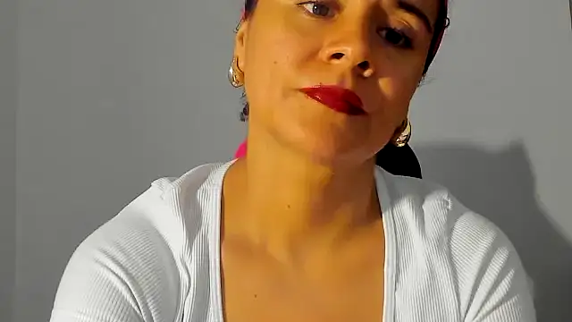 Snapshot of Sami_Hotie1 chatting on 10.02.25 Sami Hotie1 online show from 10.02.25