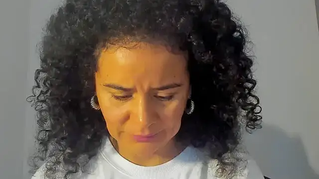 Snapshot of Sami_Hotie1 chatting on 10.16.25 Sami Hotie1 online show from 10.16.25