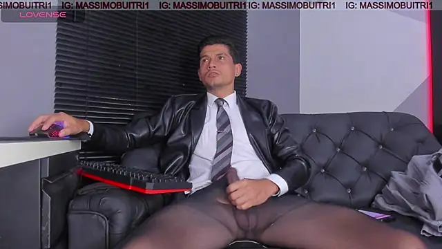 Snapshot of massimo_g chatting on 04.18.26 massimo g online show from 04.18.26
