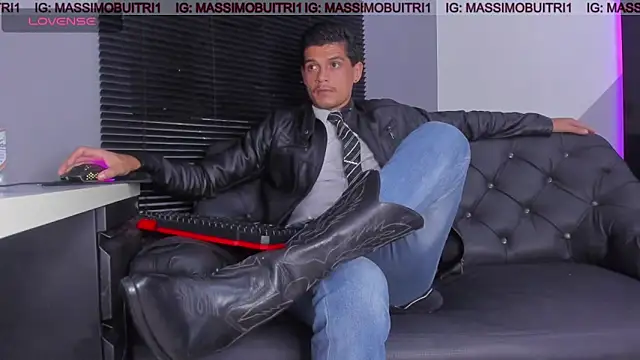 Snapshot of massimo_g chatting on 04.22.26 massimo g online show from 04.22.26