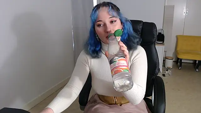 Snapshot of Crystal-dreamt chatting on 11.03.25 Crystal-dreamt online show from 11.03.25