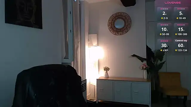 Snapshot of Crystal-dreamt chatting on 06.17.26 Crystal-dreamt online show from 06.17.26
