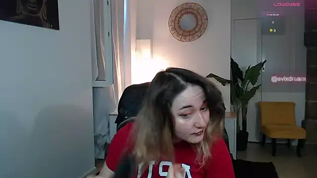 Snapshot of Crystal-dreamt chatting on 07.04.26 Crystal-dreamt online show from 07.04.26