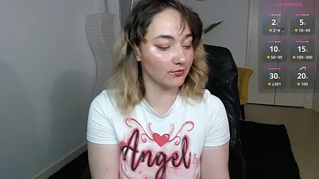 Snapshot of Crystal-dreamt chatting on 07.16.26 Crystal-dreamt online show from 07.16.26