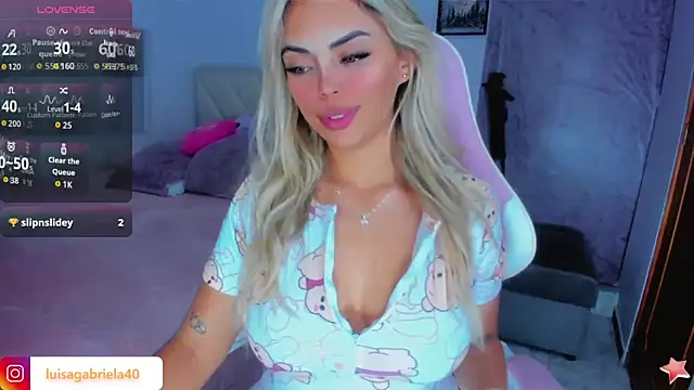 Snapshot of Gabby_prieto chatting on 10.31.25 Gabby prieto online show from 10.31.25