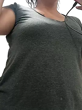 Snapshot of Morenitha-XXX chatting on 01.25.25 Morenitha-XXX online show from 01.25.25