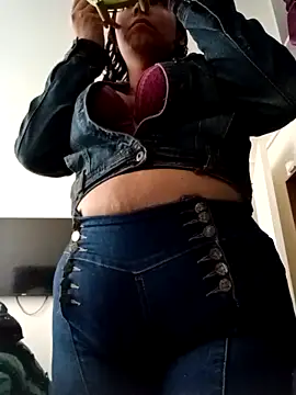 Snapshot of Morenitha-XXX chatting on 10.13.25 Morenitha-XXX online show from 10.13.25