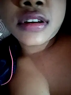 Snapshot of Hotlisa chatting on 12.30.24 Hotlisa online show from 12.30.24