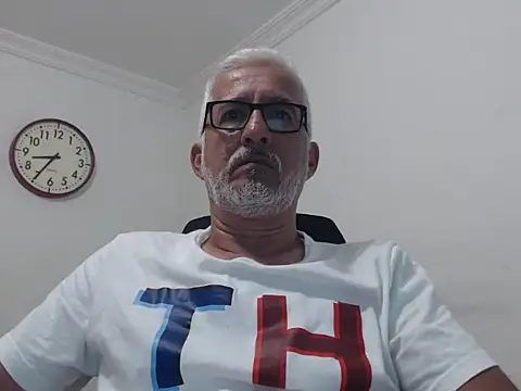 Snapshot of cenizo10124 chatting on 09.29.25 cenizo10124 online show from 09.29.25