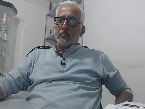 Snapshot of cenizo10124 chatting on 10.21.25 cenizo10124 online show from 10.21.25