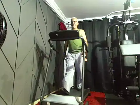 Snapshot of cenizo10124 chatting on 11.02.25 cenizo10124 online show from 11.02.25