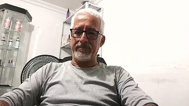 Snapshot of cenizo10124 chatting on 11.11.25 cenizo10124 online show from 11.11.25