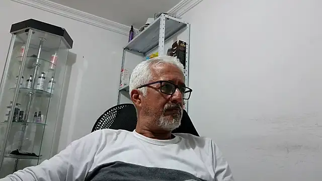 Snapshot of cenizo10124 chatting on 11.16.25 cenizo10124 online show from 11.16.25