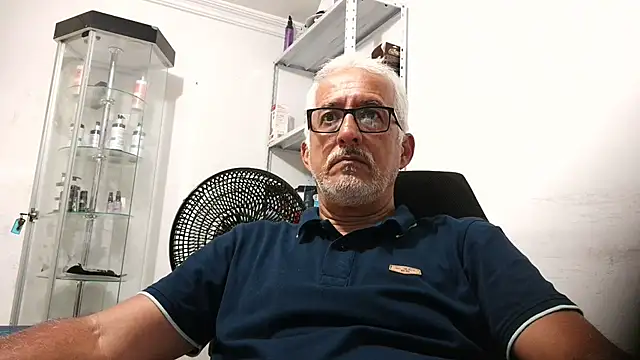 Snapshot of cenizo10124 chatting on 11.17.25 cenizo10124 online show from 11.17.25