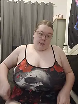 Snapshot of Sexycurvyemilyy chatting on 06.20.26 Sexycurvyemilyy online show from 06.20.26