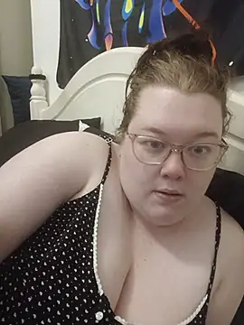 Snapshot of Sexycurvyemilyy chatting on 06.27.26 Sexycurvyemilyy online show from 06.27.26