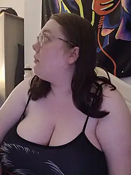Snapshot of Sexycurvyemilyy chatting on 07.21.26 Sexycurvyemilyy online show from 07.21.26