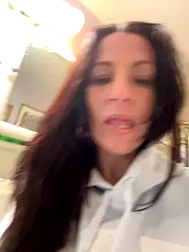 Snapshot of DominiqueX0 chatting on 12.21.25 DominiqueX0 online show from 12.21.25