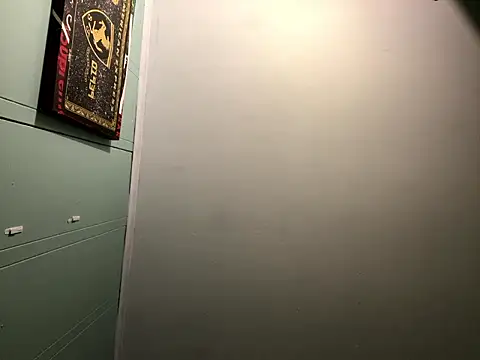 Snapshot of DominiqueX0 chatting on 12.22.25 DominiqueX0 online show from 12.22.25