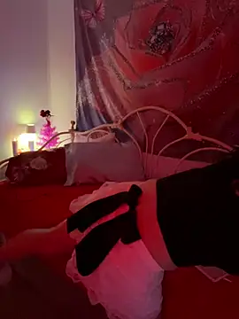 Snapshot of DominiqueX0 chatting on 02.13.26 DominiqueX0 online show from 02.13.26