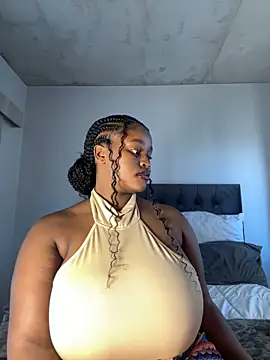 Snapshot of KnockoutBestie chatting on 03.10.25 KnockoutBestie online show from 03.10.25