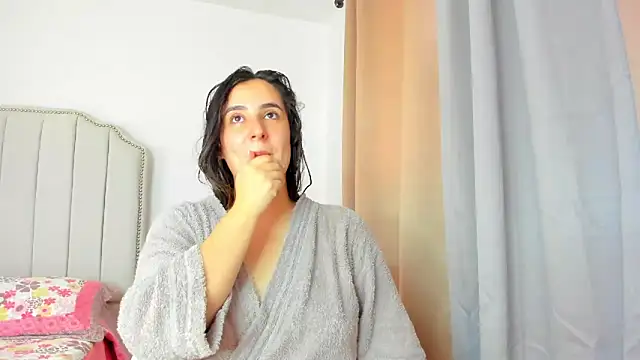 Snapshot of Hanna86 chatting on 02.15.26 Hanna86 online show from 02.15.26