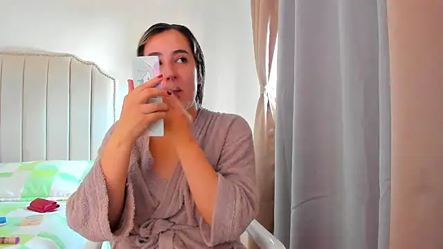 Snapshot of Hanna86 chatting on 06.25.26 Hanna86 online show from 06.25.26