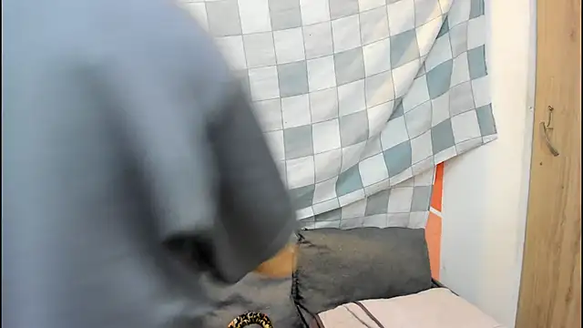 Mhelanny2 online show from 11.17.25