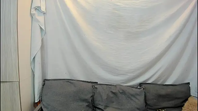 Mhelanny2 online show from 12.20.25