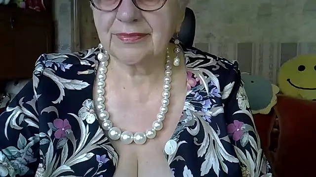 Snapshot of SweetCherry27 chatting on 04.11.26 SweetCherry27 online show from 04.11.26