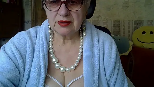 Snapshot of SweetCherry27 chatting on 04.11.26 SweetCherry27 online show from 04.11.26