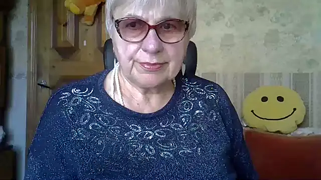 Snapshot of SweetCherry27 chatting on 04.17.26 SweetCherry27 online show from 04.17.26