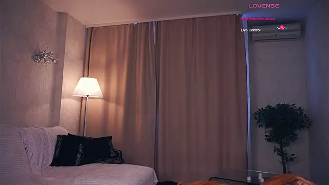 Snapshot of SofyBruno chatting on 02.25.25 SofyBruno online show from 02.25.25