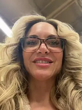 MessyNastyQueen online show from 12.13.24