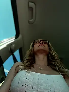 MessyNastyQueen online show from 03.19.25