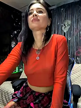 Snapshot of KikiXRed chatting on 12.04.24 KikiXRed online show from 12.04.24