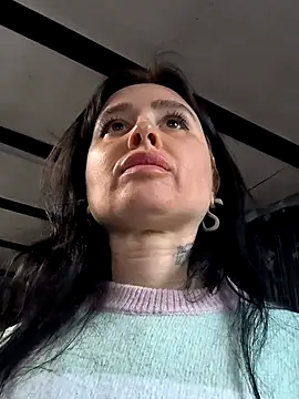 Snapshot of KikiXRed chatting on 03.19.25 KikiXRed online show from 03.19.25