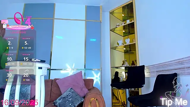 Snapshot of EmmaHills_Sex chatting on 09.16.25 EmmaHills Sex online show from 09.16.25