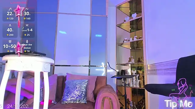 Snapshot of EmmaHills_Sex chatting on 10.24.25 EmmaHills Sex online show from 10.24.25