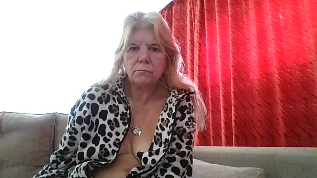 TrustfulVampire1 online show from 01.18.25