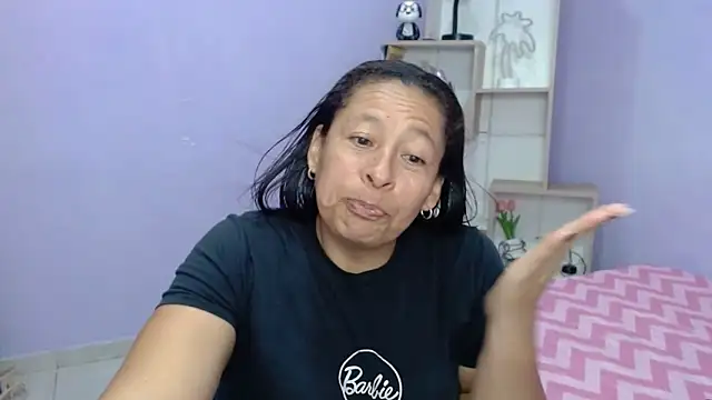 Snapshot of mature_martina chatting on 10.24.25 mature martina online show from 10.24.25