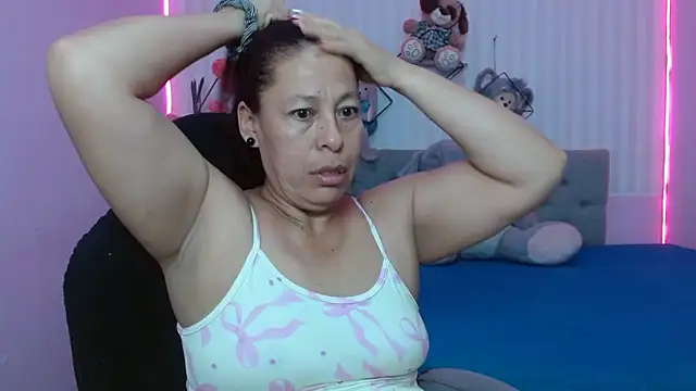 Snapshot of mature_martina chatting on 05.17.26 mature martina online show from 05.17.26