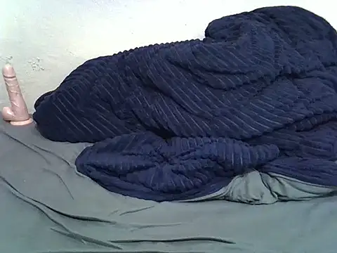 Snapshot of pretty-donna chatting on 10.29.25 pretty-donna online show from 10.29.25