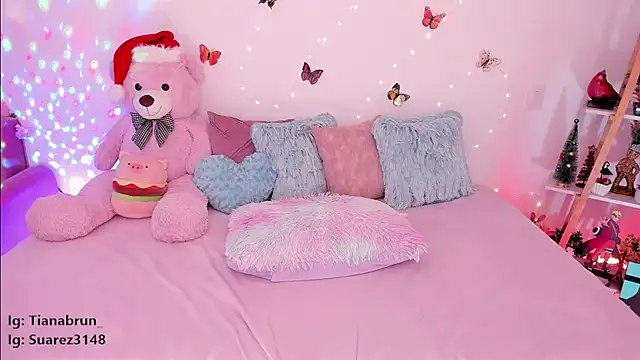 Snapshot of Zara_uwu_ chatting on 12.29.24 Zara uwu online show from 12.29.24