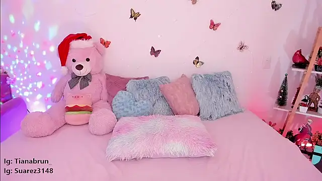 Snapshot of Zara_uwu_ chatting on 01.08.25 Zara uwu online show from 01.08.25
